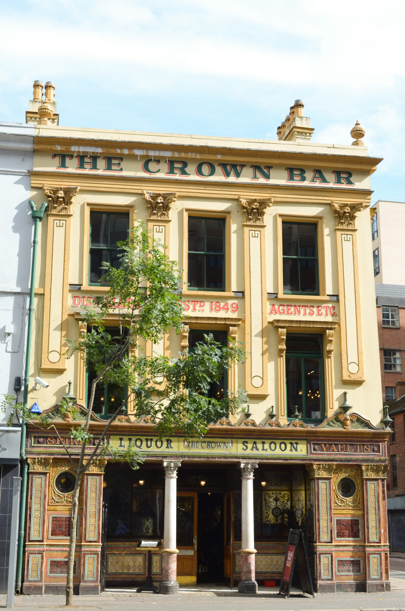 10 Facts about the Crown Bar Belfast